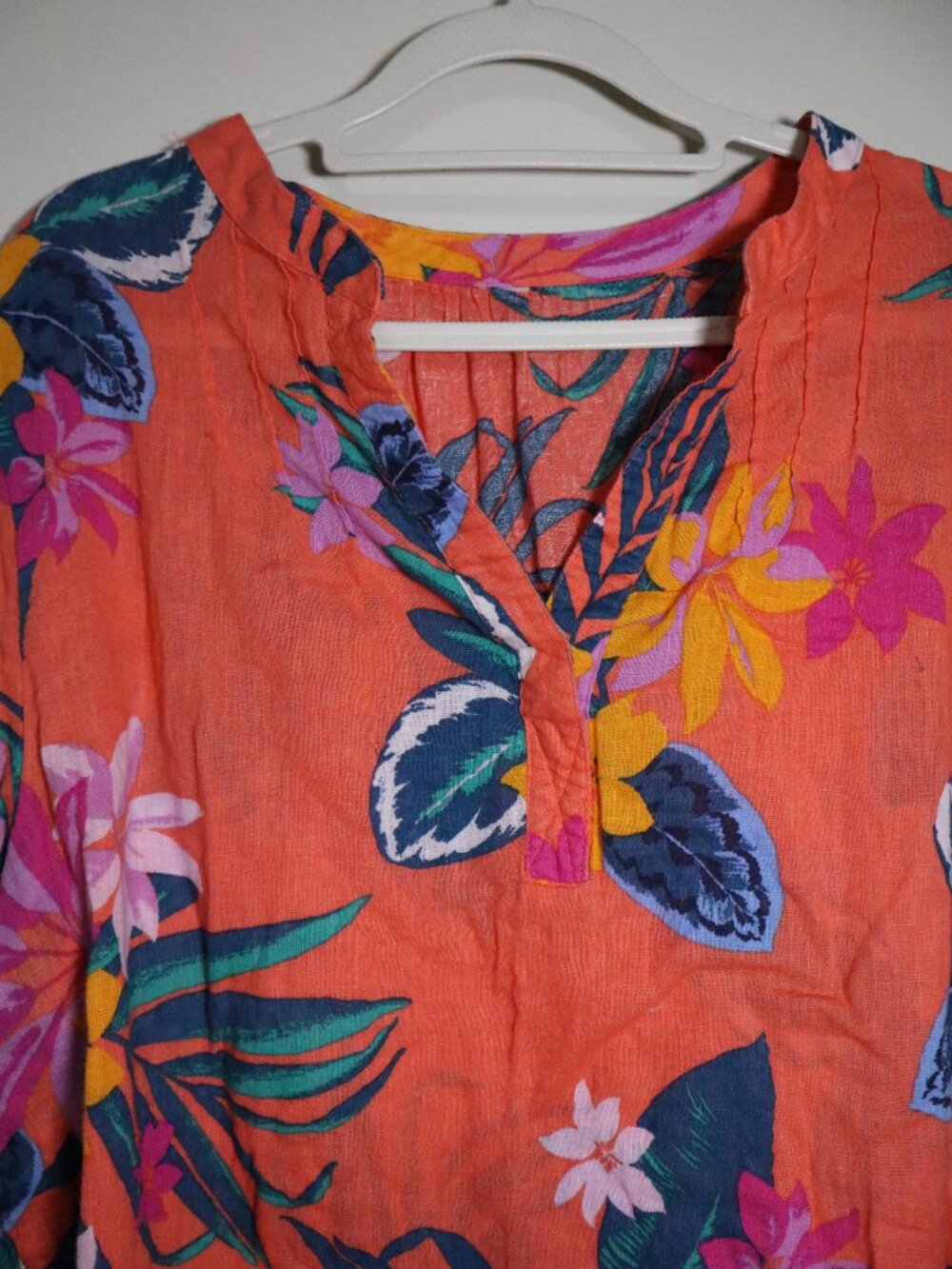 Coral Women's Linen Blouse with Hawaiian Flowers - Picture 3 of 6